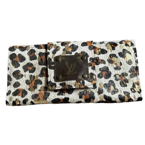 NWT Keep it Gypsy Upcycled Leather Cheetah Print Fur Gold Western Wallet - Picture 1 of 8